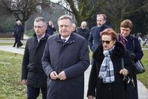 Pogreb slovenskega politika, pravnika in gospodarstvenika Janeza Zemljariča z vojaškimi častmi. Zoran Janković