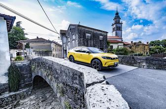 Električni SUV-novinec, ki se napolni hitreje od telefona #foto