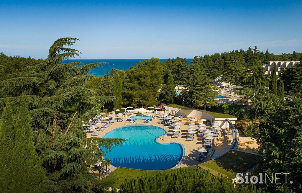 Porec_ValamarDiamantHotelResidence_V4_gallery_diamant-hotel-residence-pools-seaview (1)