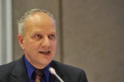 Ameriški veleposlanik naj bi se ponujal za posrednika med strankami