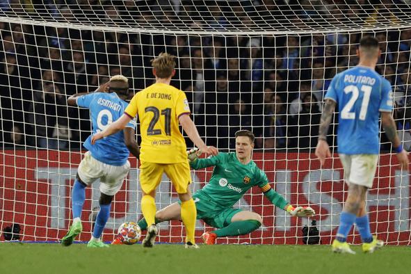 Napoli vrnil udarec, šok za Arsenal