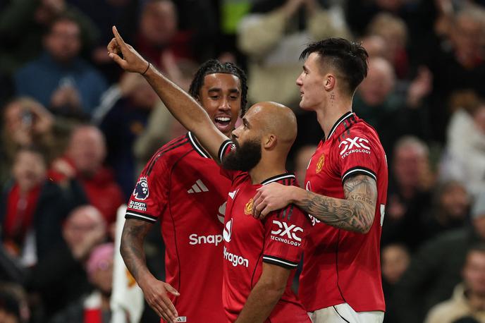 Bryan Mbeumo, Benjamin Šeško, Manchester United | Benjamin Šeško (desno) je srečanje proti Brightonu začel v začetni enajsterici, v drugem polčasu pa prispeval asistenco za gol Bryana Mbeuma. | Foto Reuters