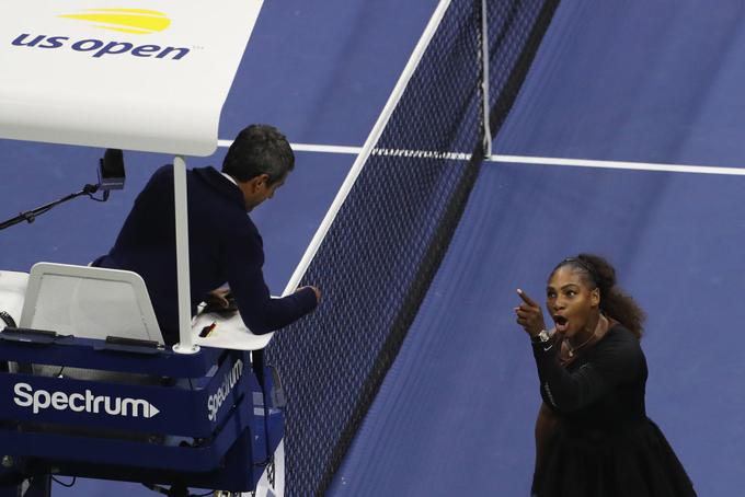 Serena Williams ni varčevala z jezikom, ko se je sprla z glavnim sodnikom dvoboja. | Foto: Guliverimage/Getty Images