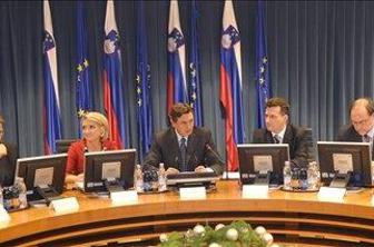 SDS prevzela prvo mesto