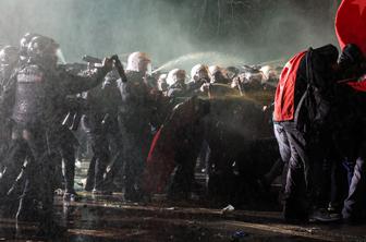 V Turčiji po priporu za Imamogluja znova množični protesti #video