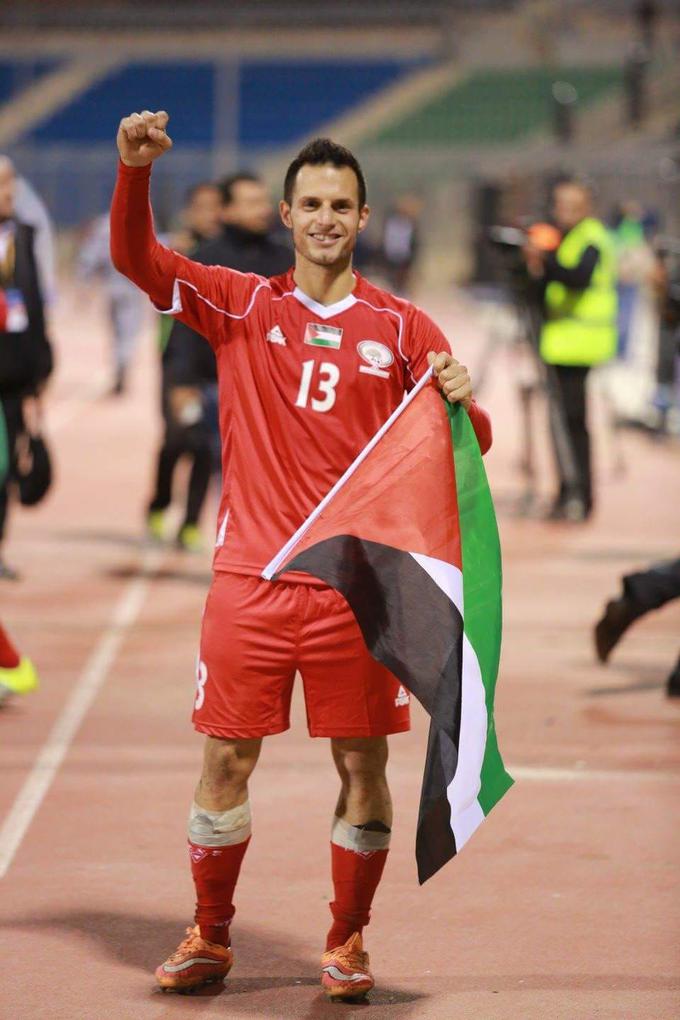 "Palestinska himna je udarna, takšna, da ti postavi dlake pokonci. Ne znam je peti, a ko stojiš v vrsti pred tekmo in opazuješ, kako se ti soigralci fanatično derejo za hrbtom, pa pred teboj, ti gredo dlake pokonci." | Foto: Osebni arhiv