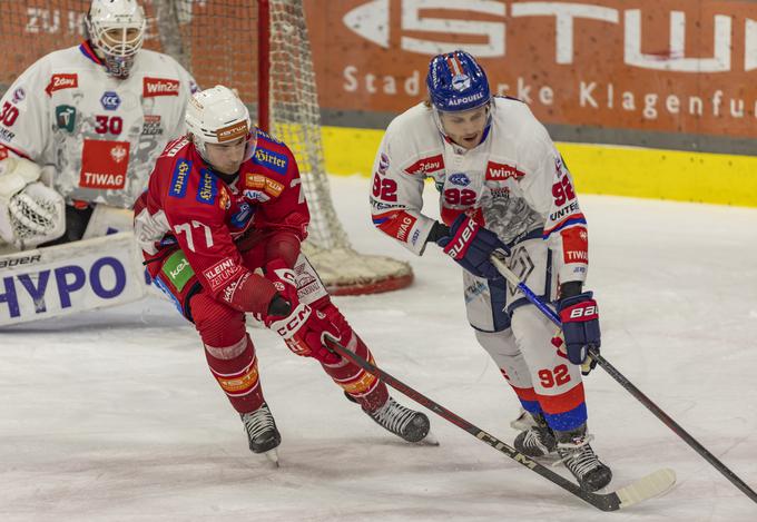 Celovčani so z 11:3 premagali Innsbruck in na drugem mestu prehiteli Bolzano. Jan Muršak je zaradi kazni tekmo končal že v prvi tretjini. | Foto: EC-KAC/Wolfgang Jannach