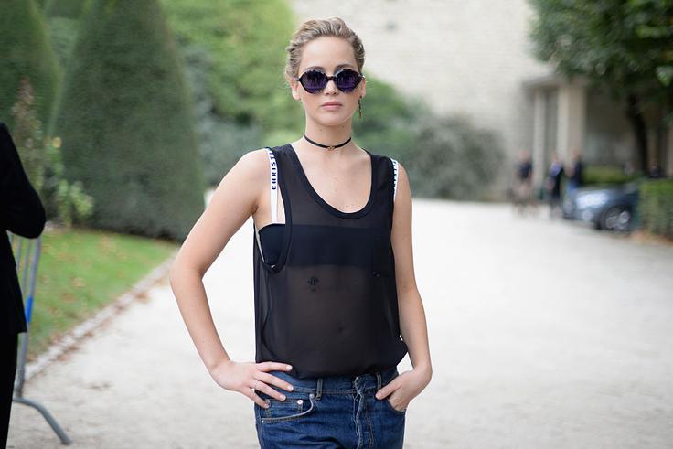 Ozke, tesno prilegajoče se verižice so oboževale tudi zvezdnice, med njimi igralka Jennifer Lawrence. | Foto: Getty Images