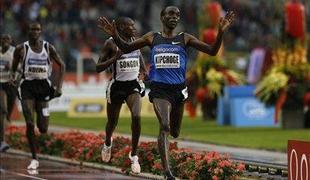 Kipchoge najhitreje letos na 5000 m