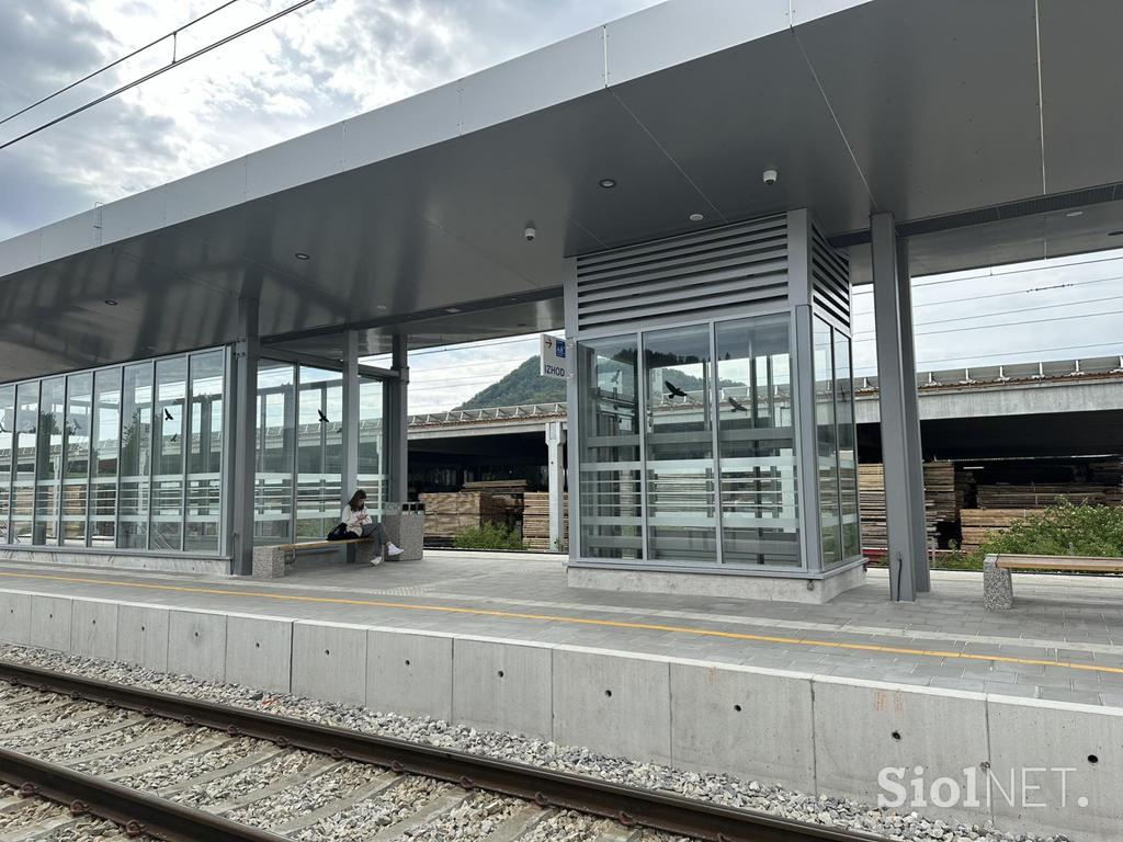 prenovljena železniška postaja Šentjur