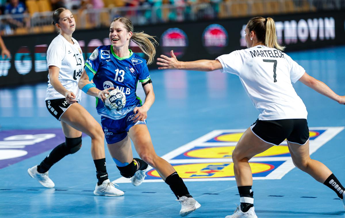 slovenska ženska rokometna reprezentanca, Nuša Fegic | Slovenke so na prvi kvalifikacijski tekmi zanesljivo premagale Belgijo. Nuša Fegic je dosegla sedem golov. | Foto Aleš Fevžer
