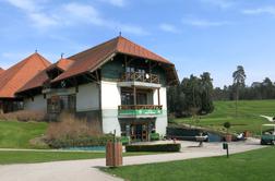 Restavracija golf kluba Arboretum: skoraj preveč zimzeleno