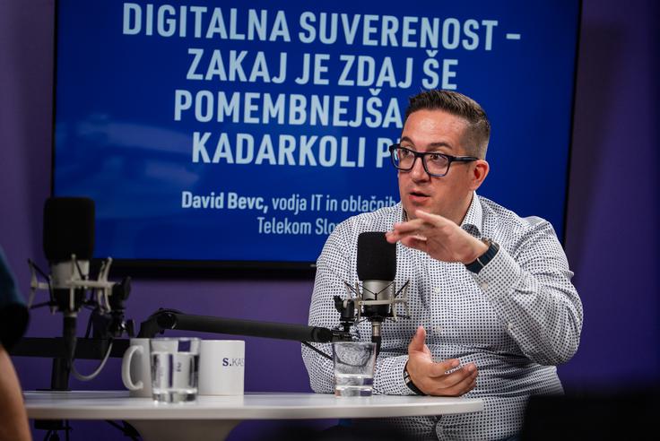 Podatki so postali ena najdragocenejših dobrin sodobnega sveta. Kdor jih nadzira, ne nadzira le informacij, ampak tudi poslovne procese, umetno inteligenco, razvoj novih storitev in nenazadnje konkurenčnost gospodarstva, je opozoril Bevc. | Foto: Luka Petrič