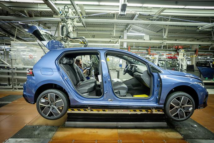 Volkswagen golf tovarna Wolfsburg | V zadnjih tednih so v Wolfsburgu zaradi tehničnih okvar strojne opreme nekajkrat prekinili proizvodnjo avtomobilov. | Foto Volkswagen