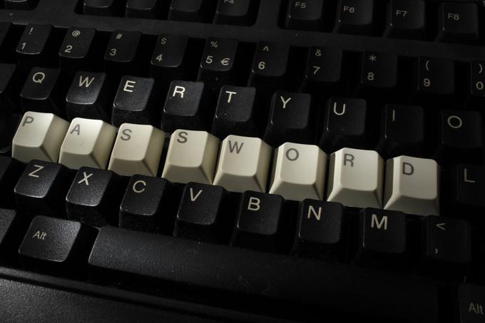 Kot vsako leto je zelo visoko na lestvici geslo "password", kar v slovenščini pomeni geslo. | Foto: Reuters