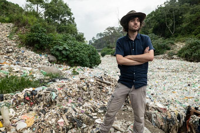 Boyan Slat med pilotnim projektom zajetja plastičnih odpadkov iz ene od najbolj onesnaženih rek na svetu, Motague v Gvatemali. | Foto: The Ocean Cleanup