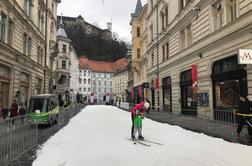 Nepričakovano sneg sredi Ljubljane? Z namenom ... #foto