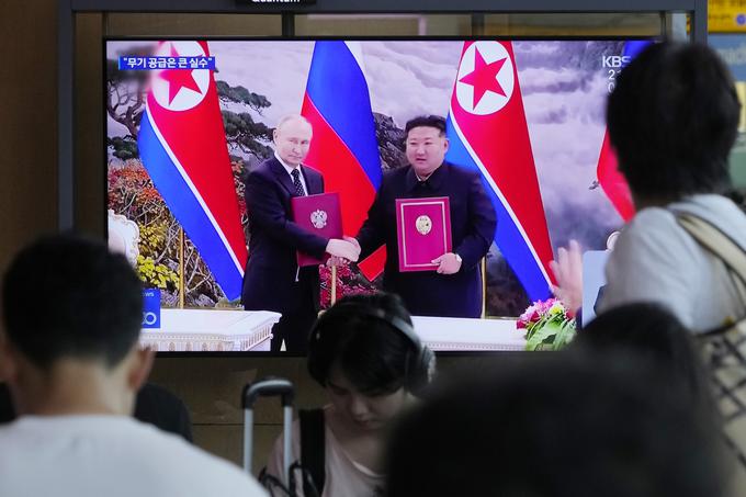 Vladimir Putin in Kim Džong Un sta podpisala obrambni sporazum med državama. | Foto: Guliverimage