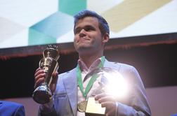 Šahovski superzvezdnik tudi svetovni prvak v hitropoteznem šahu