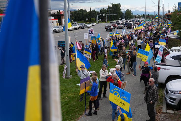 Današnji proukrajinski protest na Aljaski | Foto: Reuters