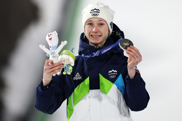 Nika Prevc | Nika Prevc je na olimpijskih igrah na srednji skakalnici osvojila srebro. | Foto Reuters