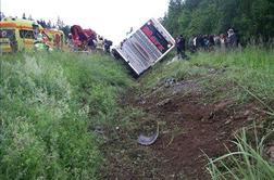 Na gorenjski avtocesti nesreča nemškega avtobusa