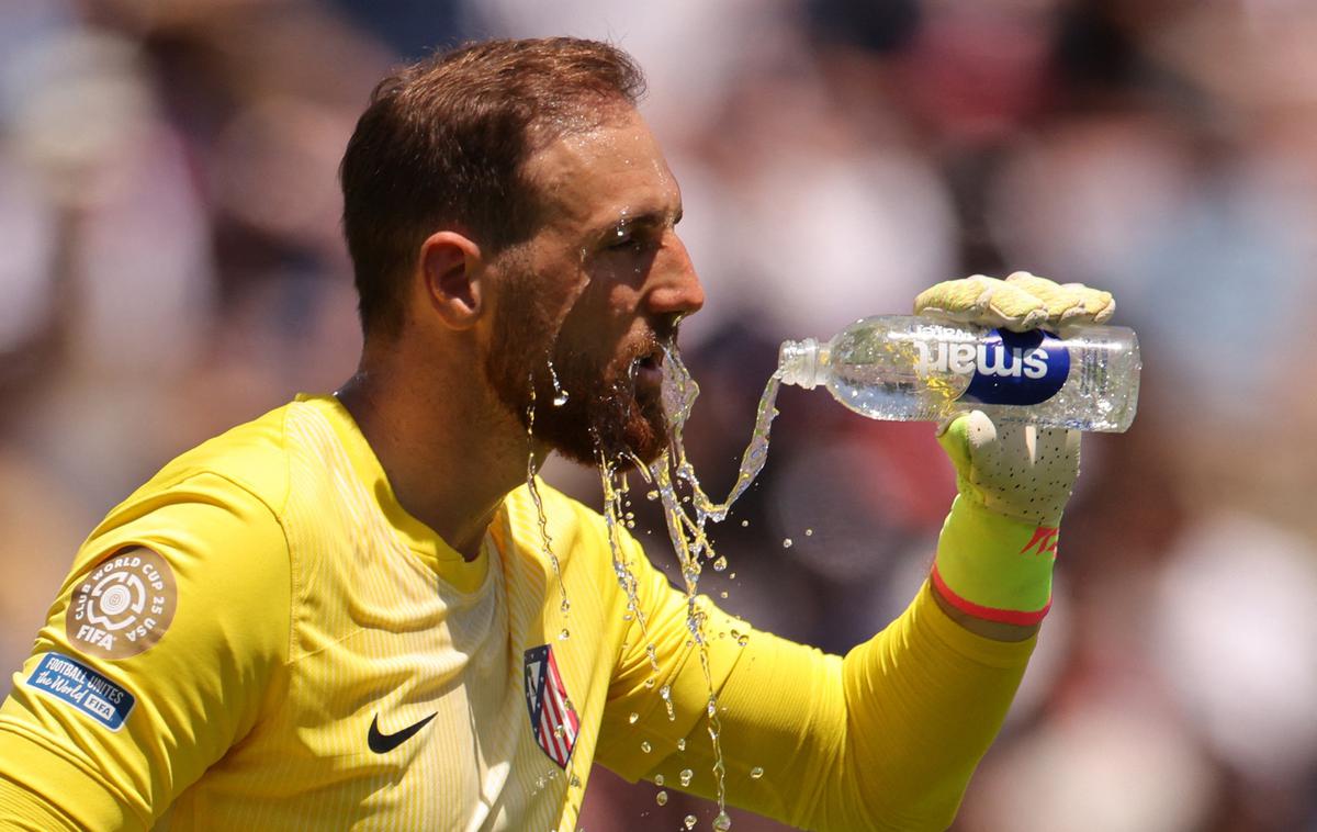 Jan Oblak | Jan Oblak je z Atleticom na začetku klubskega SP v ZDA v vroči Pasadeni doživel hladno prho. | Foto Reuters