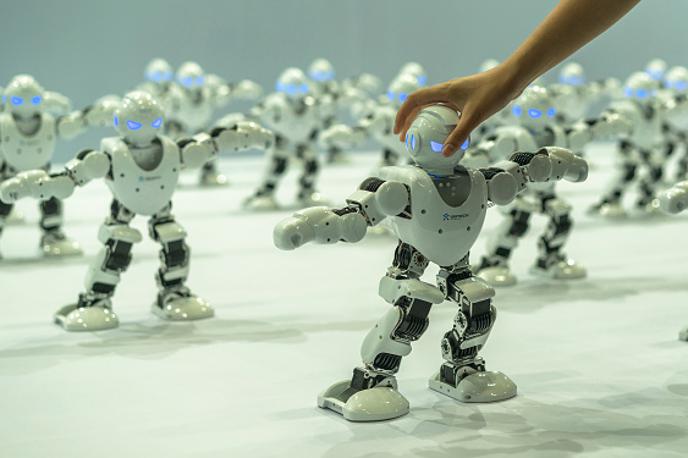 umetna inteligenca roboti