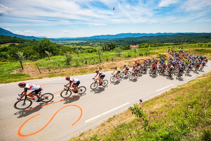 Kolesarji UAE Team Emirates so danes popolnoma nadzorovali dogajanje. | Foto: Vid Ponikvar