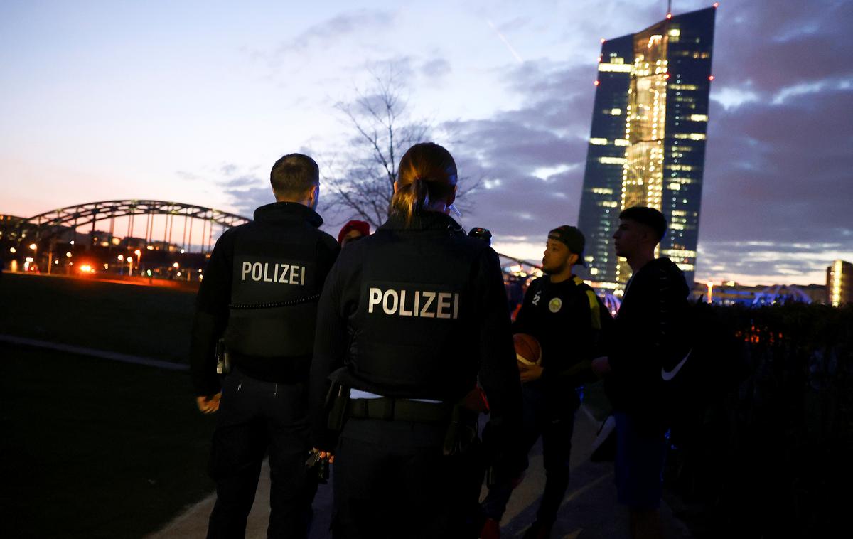 Nemčija, policija | Policija je po izgredih aretirala 39 ljudi. (simbolična fotografija) | Foto Reuters