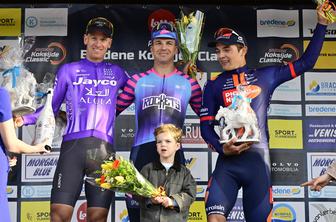 Groenewegen v sprintu hitrejši od Mezgečevga kapetana Ackermanna