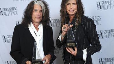 Steven Tyler in Joe Perry v dvorani slavnih tekstopiscev