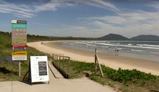 V napadu morskega psa umrla mlajša ženska, moški je v kritičnem stanju #video