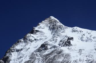 Na Everest se je povzpelo rekordno število alpinistov