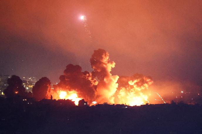 Izraelsko bombardiranje Bejruta | Eksplozije v južnem delu Bejruta, ki so posledica izraelskega napada na Bejrut. | Foto Reuters