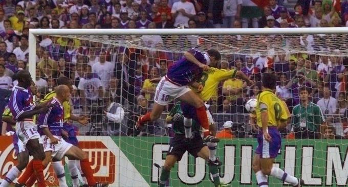 Zinedine Zidane je oba zadetka na SP 1998 dosegel v finalu. Oba po strelu z glavo. | Foto: Guliverimage/Getty Images