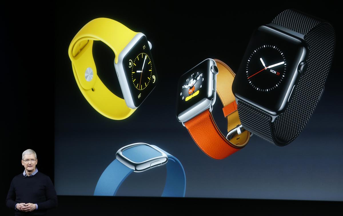 Apple Watch | V nekaterih okoliščinah lahko prisluškujejo na daljavo prek pametne ure Apple Watch, a Apple zatrjuje, da se v praksi to še ni zgodilo. | Foto Reuters