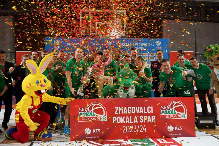 Cedevita Olimpija želi sezono končati s tremi domačimi lovorikami, a to bi ob ponesrečenih predstavah v Eurocupu in ligi ABA pomenilo bore malo. | Foto: Filip Barbalić/www.alesfevzer.com
