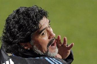 Pele: Maradona potrebuje službo in denar