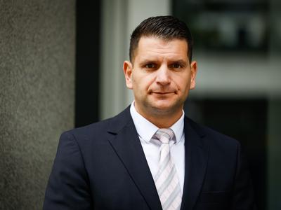 Razrešeni predsednik zveze noče oditi, novi zavrnil izvensodno poravnavo