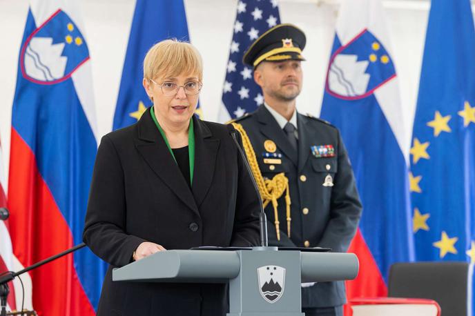 Polzela ameriški bombnik | Slovenska predsednica se je dotaknila tudi aktualne vojne v Ukrajini, ki je po njenem mnenju za vse velik izziv, za katerega pa ne dvomi, da mu bomo kos.  | Foto STA
