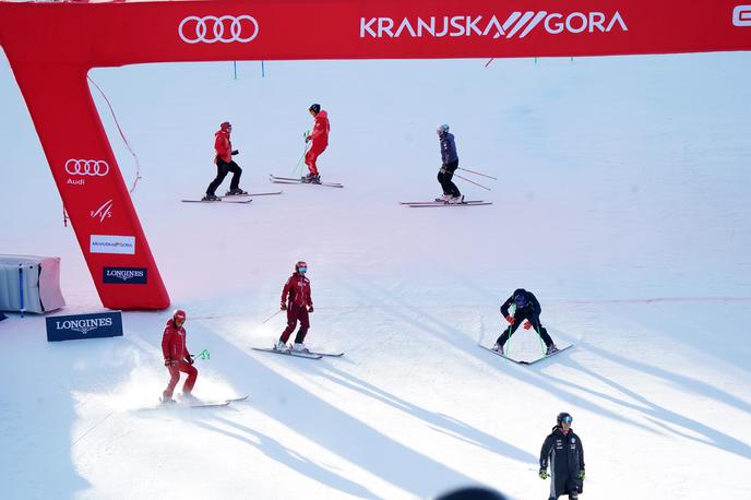 Vitranc,Kranjska Gora |  V Podkorenu je devet dni pred Pokalom Vitranc vse pripravljeno na zeleno luč mednarodne snežne kontrole. | Foto Aleš Fevžer