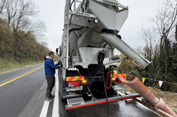 Na cesti s 15 tonami betona: kakšen je tovornjak, ki mu mnogi rečejo hruška