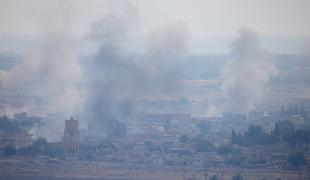V eksploziji avtomobila bombe na severu Sirije najmanj 13 mrtvih