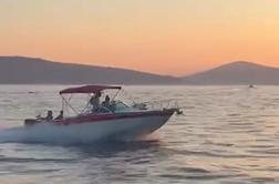 Grozljivi posnetek iz Splita: z gliserjem trčil v delfina #video
