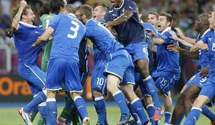 Pirlo s 'Panenko' matiral Harta (video)