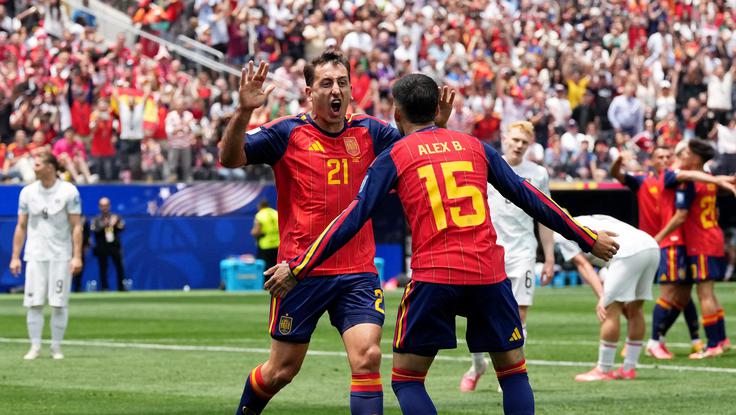 Mikel Oyarzabal je ob koncu prvega polčasa zadel za vodstvo Španije z 1:0. | Foto: Reuters