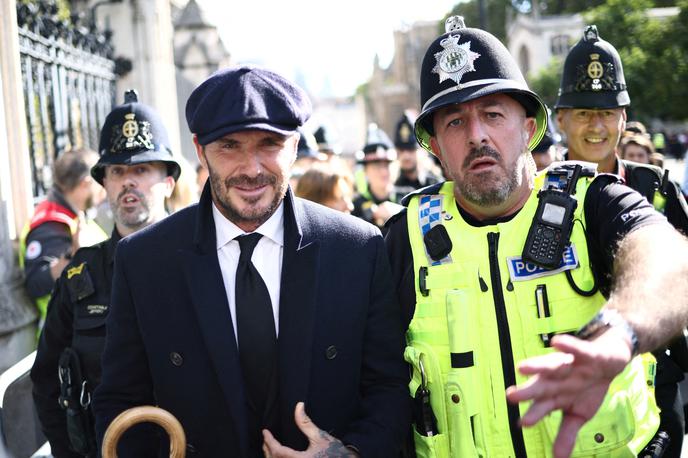 David Beckham | David Beckham se je v petek pridružil ogromni čakalni vrsti v Londonu, da bi se lahko poslovil od pokojne kraljice Elizabete II. | Foto Reuters