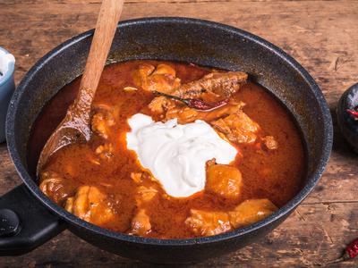 Piščančji paprikaš, najboljša zimska jed s piščancem