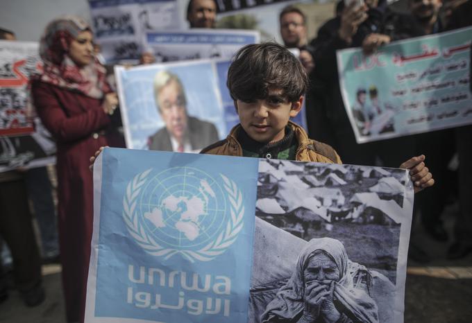 Pretekli petek je Izrael UNRWA obtožil, da so nekateri njeni zaposleni sodelovali pri napadu Hamasa na Izrael 7. oktobra. Agencija je nemudoma odpustila več uslužbencev in uvedla preiskavo. Zaradi očitkov je začasno ustavitev financiranja UNRWA naznanilo že 12 držav, vključno z ZDA, Veliko Britanijo, Italijo, Nemčijo, Francijo in Avstrijo. | Foto: Guliverimage